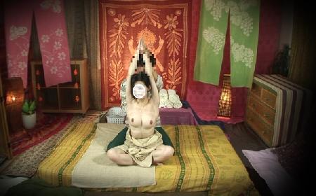 [Limited Sale (5)] A married woman is seduced by a dishonest masseuse on a fixed camera [Secret]